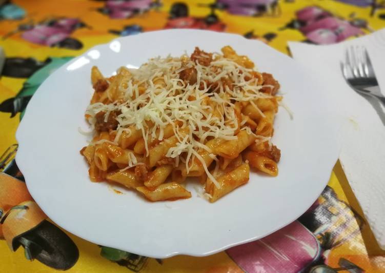 Macarrones exprés con salchichas al estilo Terre