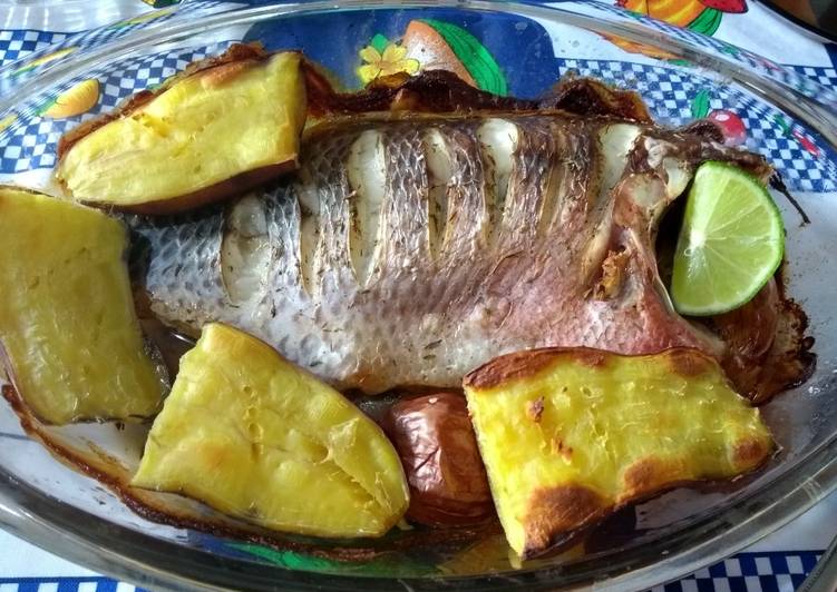 Tilápia assada com batata doce - Tudogosreceitas