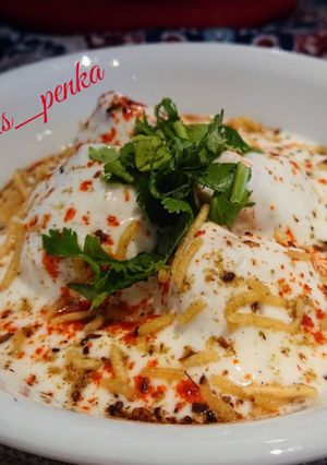 A picture of Dahi vada.