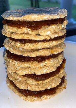 Una foto de Alfajorcitos rellenos de dulce de dátiles