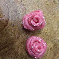 A picture of Rose Mithi namkeen mathri.