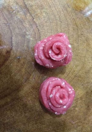 A picture of Rose Mithi namkeen mathri.