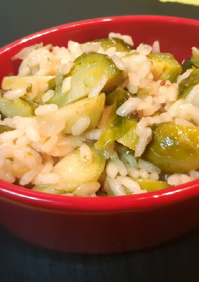 Una foto de Risotto a la miel y mostaza con coles de Bruselas