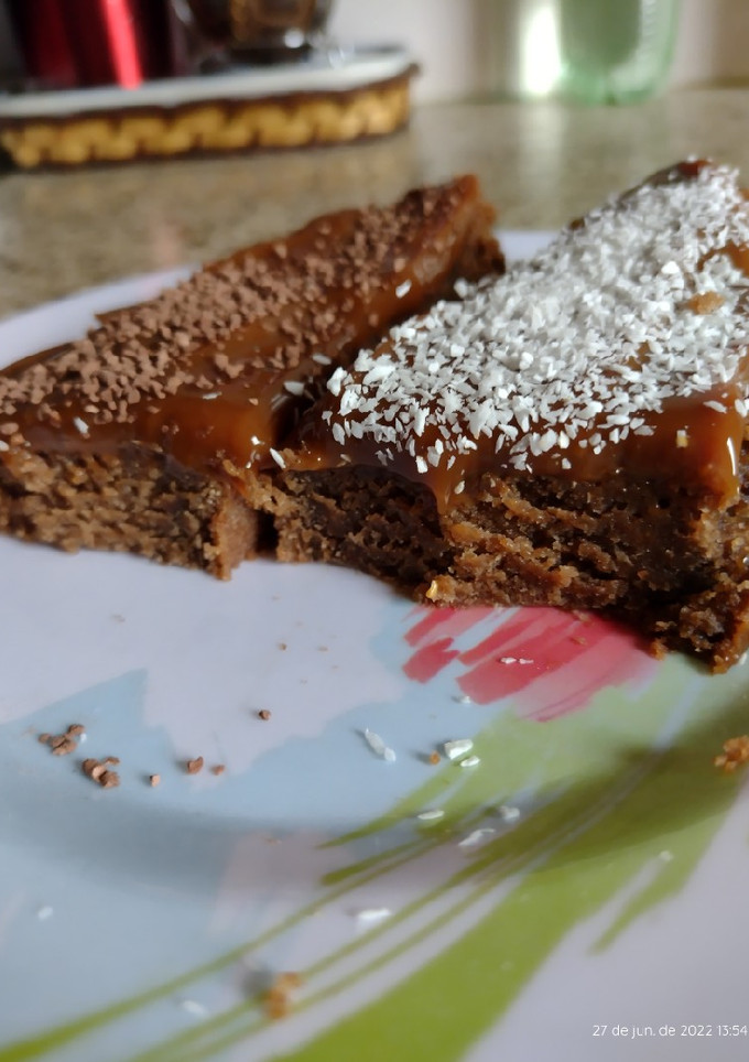 Una foto de Budín integral de chocolate y café. Sin huevos, sin lacteos