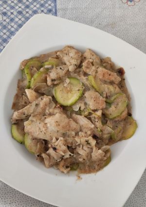 Una foto de Pollo strogonoff
