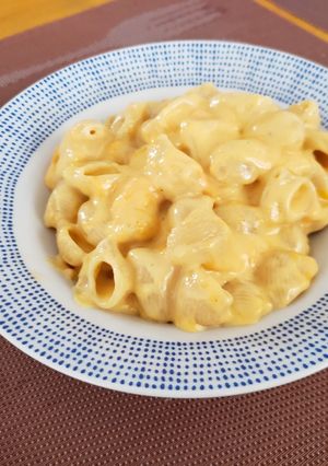 Una foto de Pasta con cheddar