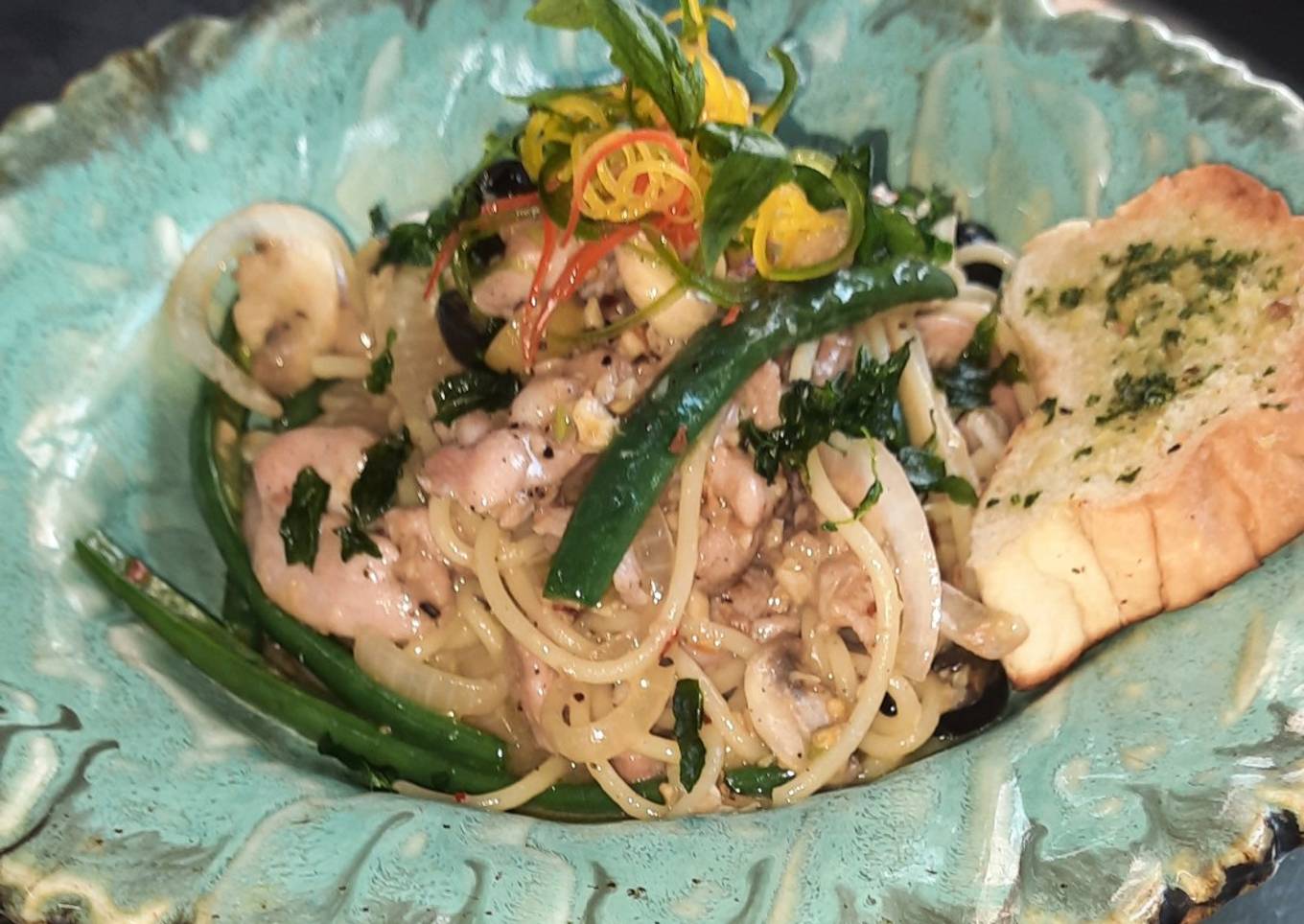 Aglioe olio chicken Spaghetti