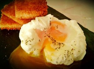 Foto principal de Huevo poché o escalfado