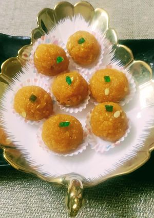 मोतिचुर लाडू (Motichoor Ladoo Recipe In Marathi) रेसिपी चे मुख्य फोटो 