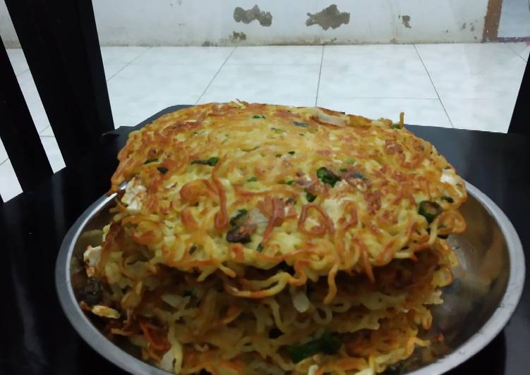 Cara Gampang Membuat Martabak Mie Instan, Sempurna