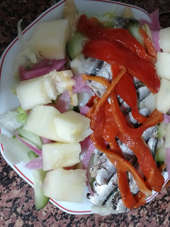 Una foto de Ensalada de Espárragos, sardinillas y melón