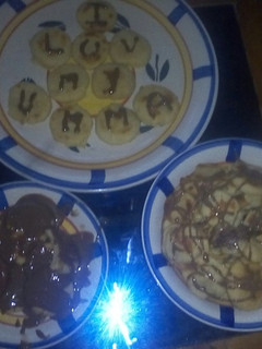 A picture of Semolina cookies with chocolate syrup.