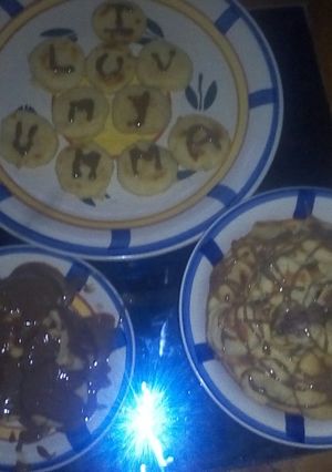 A picture of Semolina cookies with chocolate syrup.