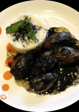 Foto principal de Calamares rellenos y en su tinta con guarnición de arroz