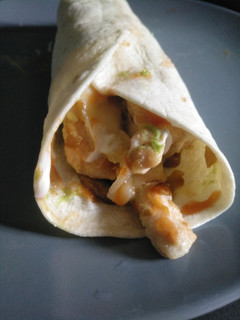 Una foto de Wrap de pavo, champiñones y aguacate