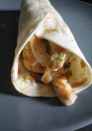 Una foto de Wrap de pavo, champiñones y aguacate