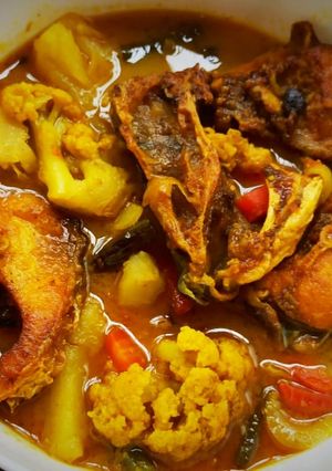 সব্জী দিয়ে মাছের ঝোল (sabji diye macher jhol recipe in Bengali) রেসিপির প্রধান ছবি