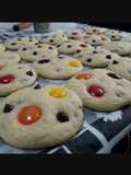 Cookies de manteca con chips de chocolate y rocklets
