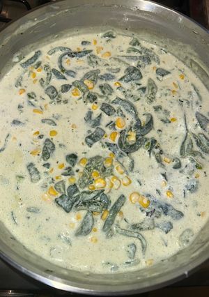 Una foto de Chiles en rajas con crema