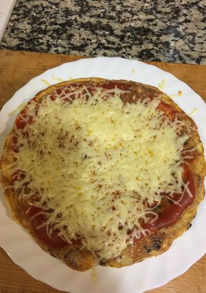 Una foto de Tortilla de patata y cebolla estilo pizza