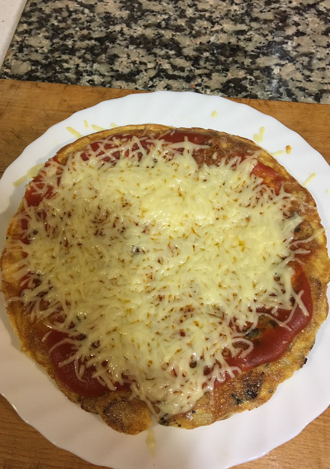 Una foto de Tortilla de patata y cebolla estilo pizza