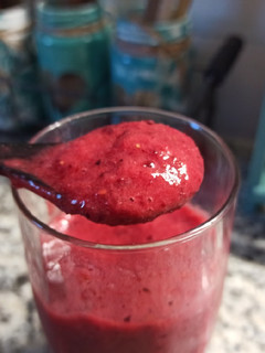 Una foto de Licuado frozen de frutos rojos y banana