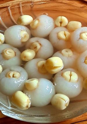 Hình của món Chè hạt sen long nhãn.