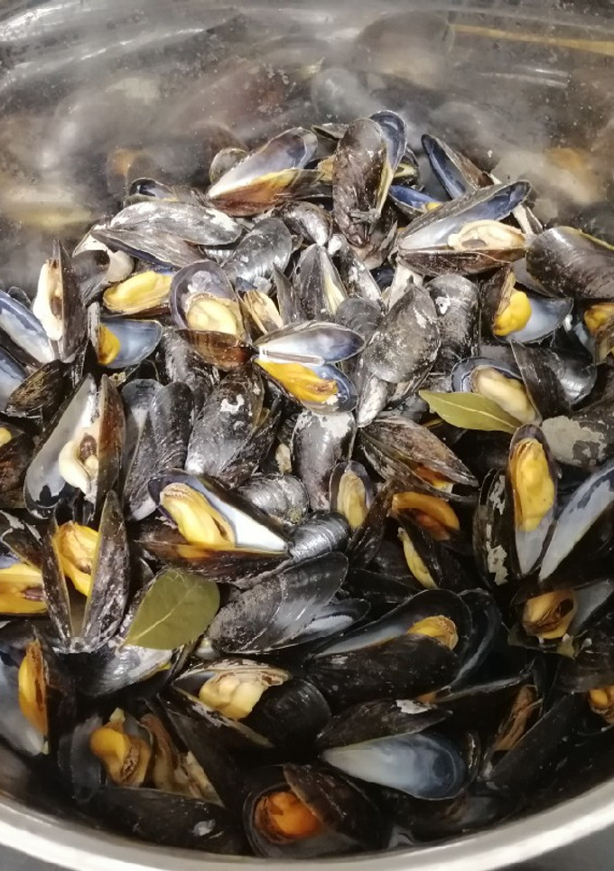 Una foto de Mejillones al vapor