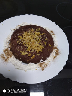 Una foto de Pastel proteico con nueces y banana