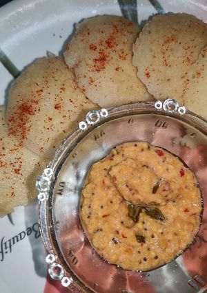 A picture of Rava/sooji Idli.