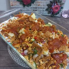 A picture of Karachi style mix plate chana chat.