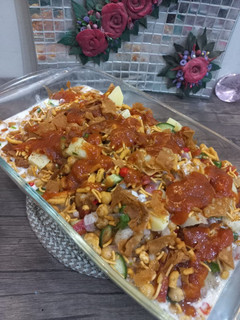A picture of Karachi style mix plate chana chat.