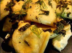 Foto di Ravioli con ripieno di prosciutto e stracciatella