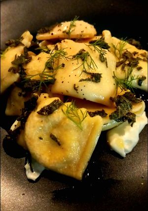 Foto di Ravioli con ripieno di prosciutto e stracciatella