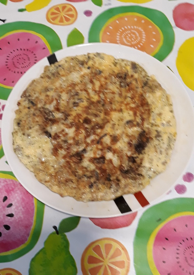 Una foto de Tortilla de camagrocs con cebolla