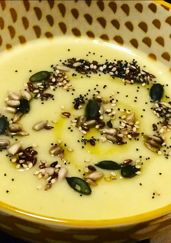 Una foto de Vichyssoise de espárragos trigueros en mambo Cecotec