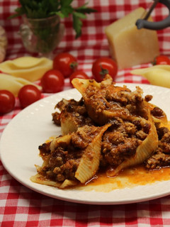 Une photo de Conchiglioni à la bolognese gratinés