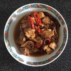 A picture of Sweet spicy pork with lotus stem.