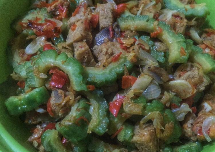 Tumis Kolaborasi Pare Oncom & Udang Rebon