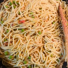 A picture of Chow mein.