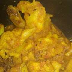 A picture of Potatoes and cauliflower florets curry.