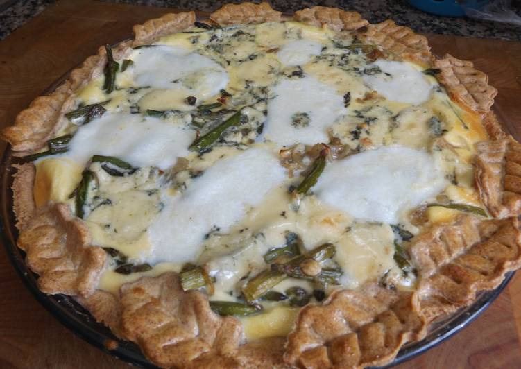 Tarta de espelta integral con espárragos y queso azul