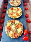 Tarte cu baby spanac, roșii cherry și brie
