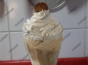 Una foto de helado de vainilla