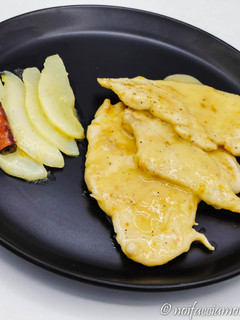 Foto di Petto di Pollo alle Pere Ricetta Emiliana