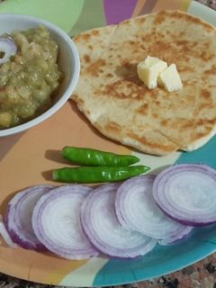 छोले कुलचे (Chole kulche recipe in Hindi) रेसिपी मुख्य फोटो