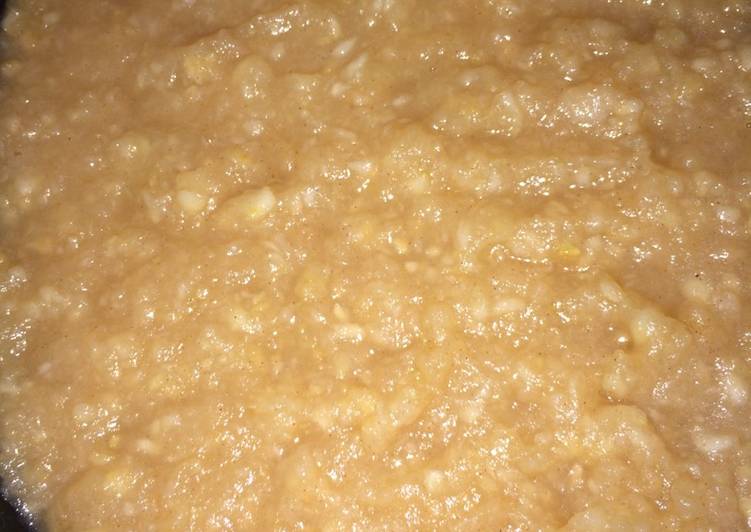 Simple Way to Prepare Quick Applesauce (slow cooker recipe)