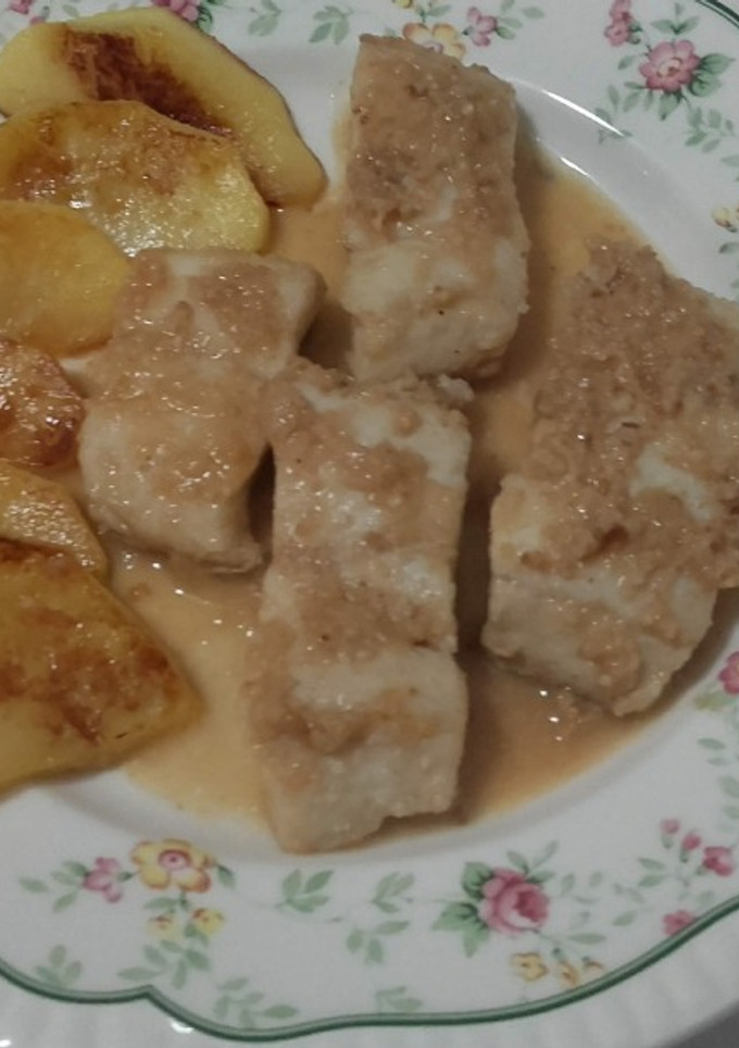 Una foto de Merluza en salsa de avellanas