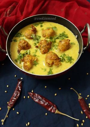 A picture of Punjabi Kadhi Pakoda.