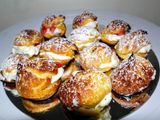 Profiteroles de nata y fresa